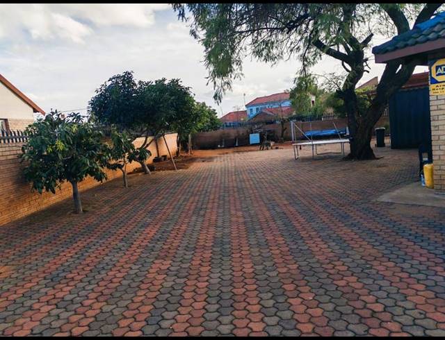 4 BEDROOM PROPERTY TO RENT IN FLORA PARK